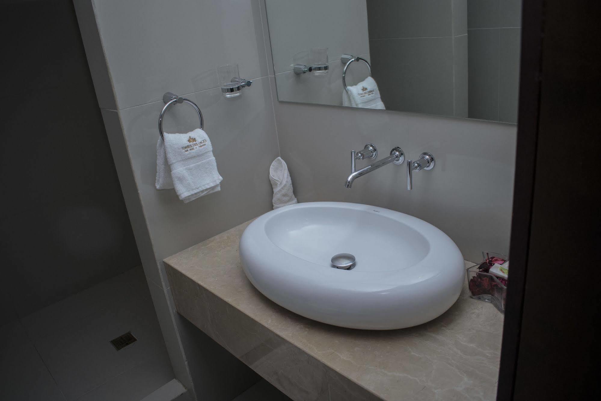 Torres Del Lago Suites And Apartments San Jose  Eksteriør bilde