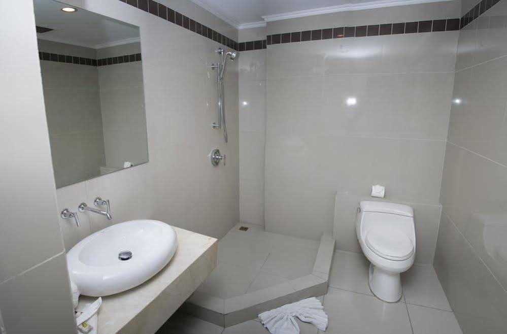 Torres Del Lago Suites And Apartments San Jose  Eksteriør bilde