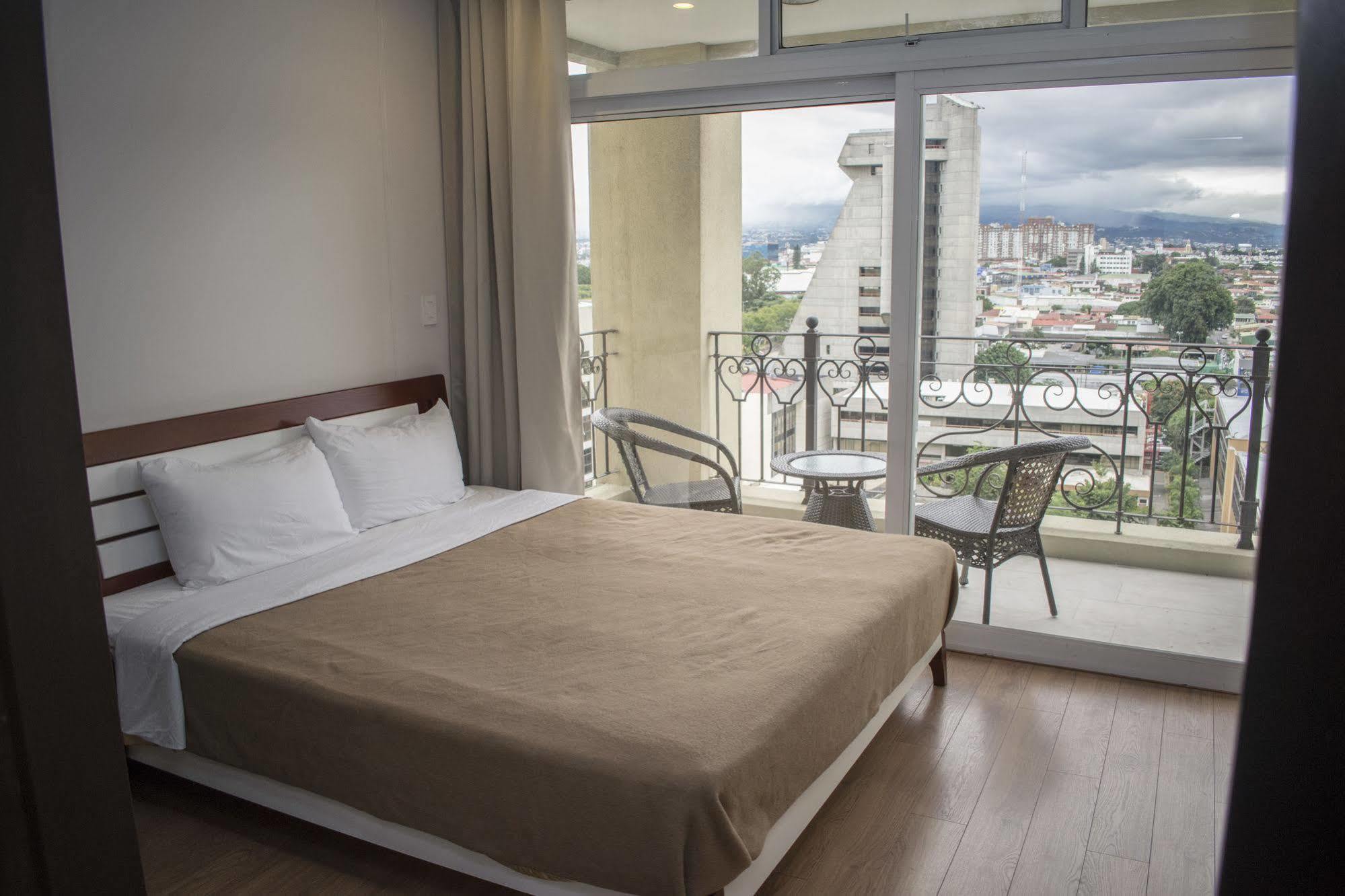 Torres Del Lago Suites And Apartments San Jose  Eksteriør bilde